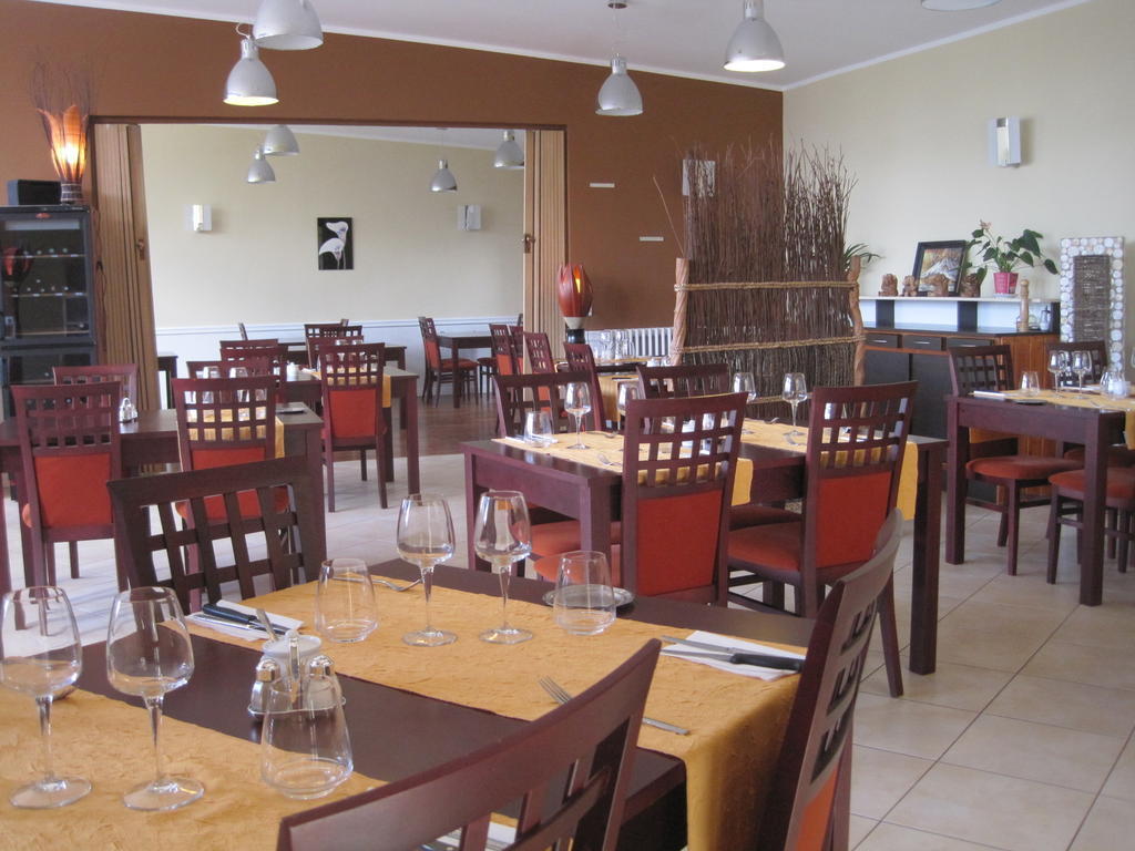Hotel Restaurant Rive Gauche Bessines-sur-Gartempe Экстерьер фото
