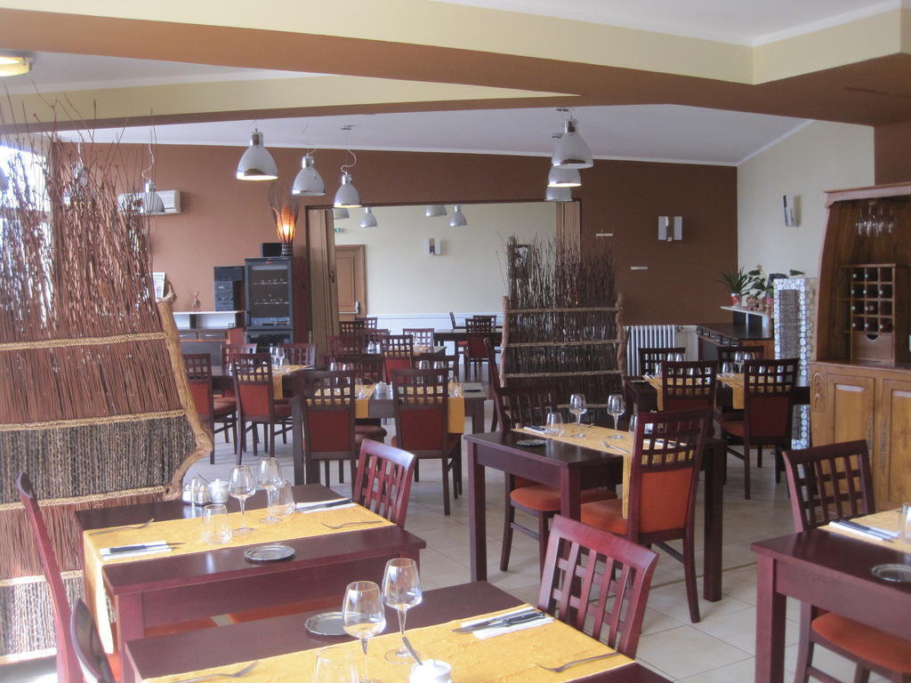 Hotel Restaurant Rive Gauche Bessines-sur-Gartempe Экстерьер фото